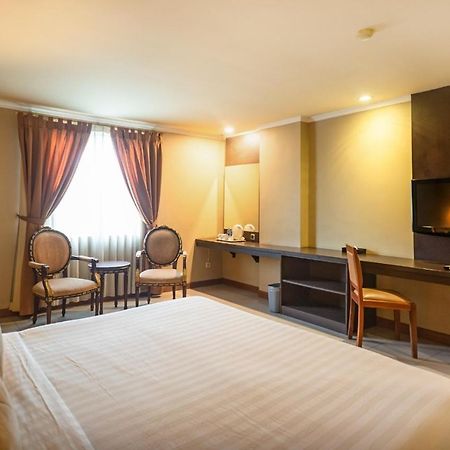 Olympic Hotel Jakarta Kültér fotó