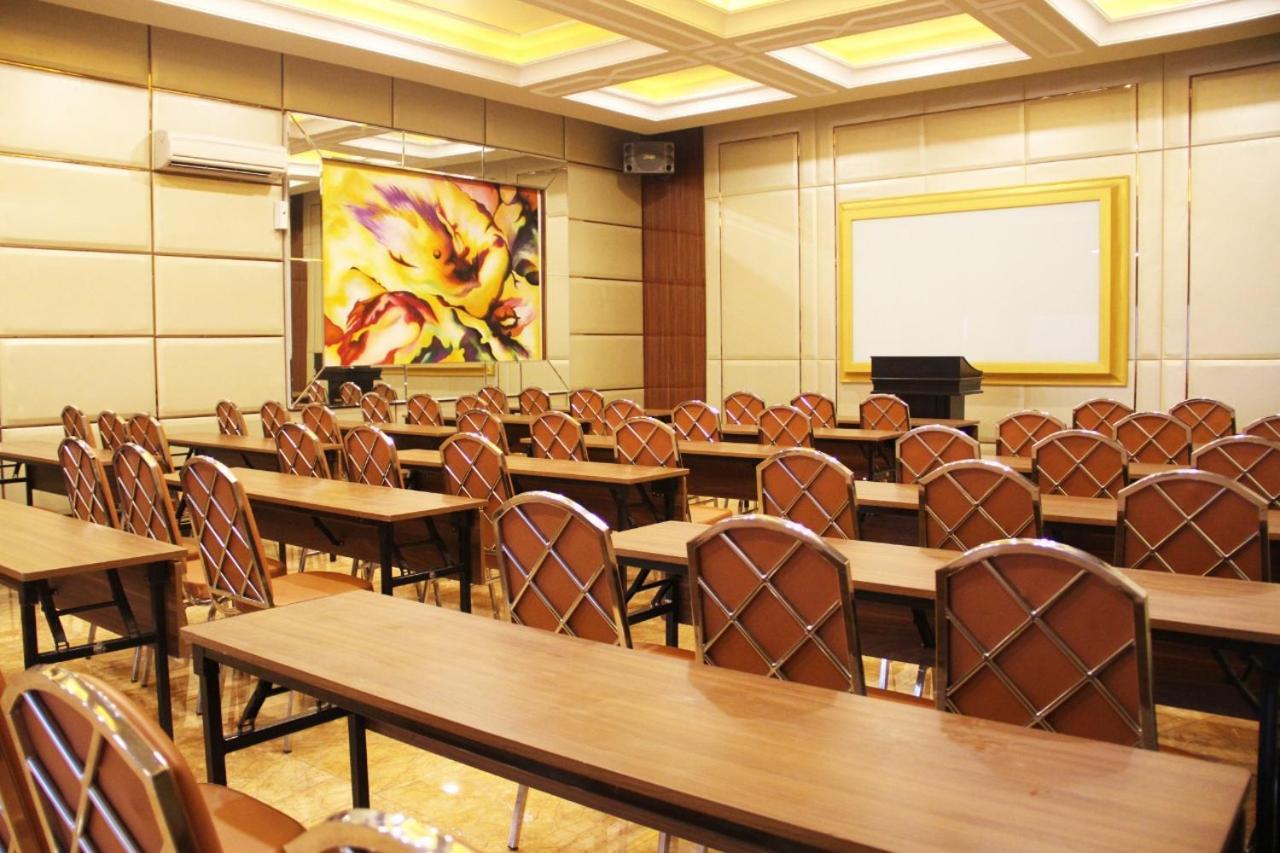 Olympic Hotel Jakarta Kültér fotó